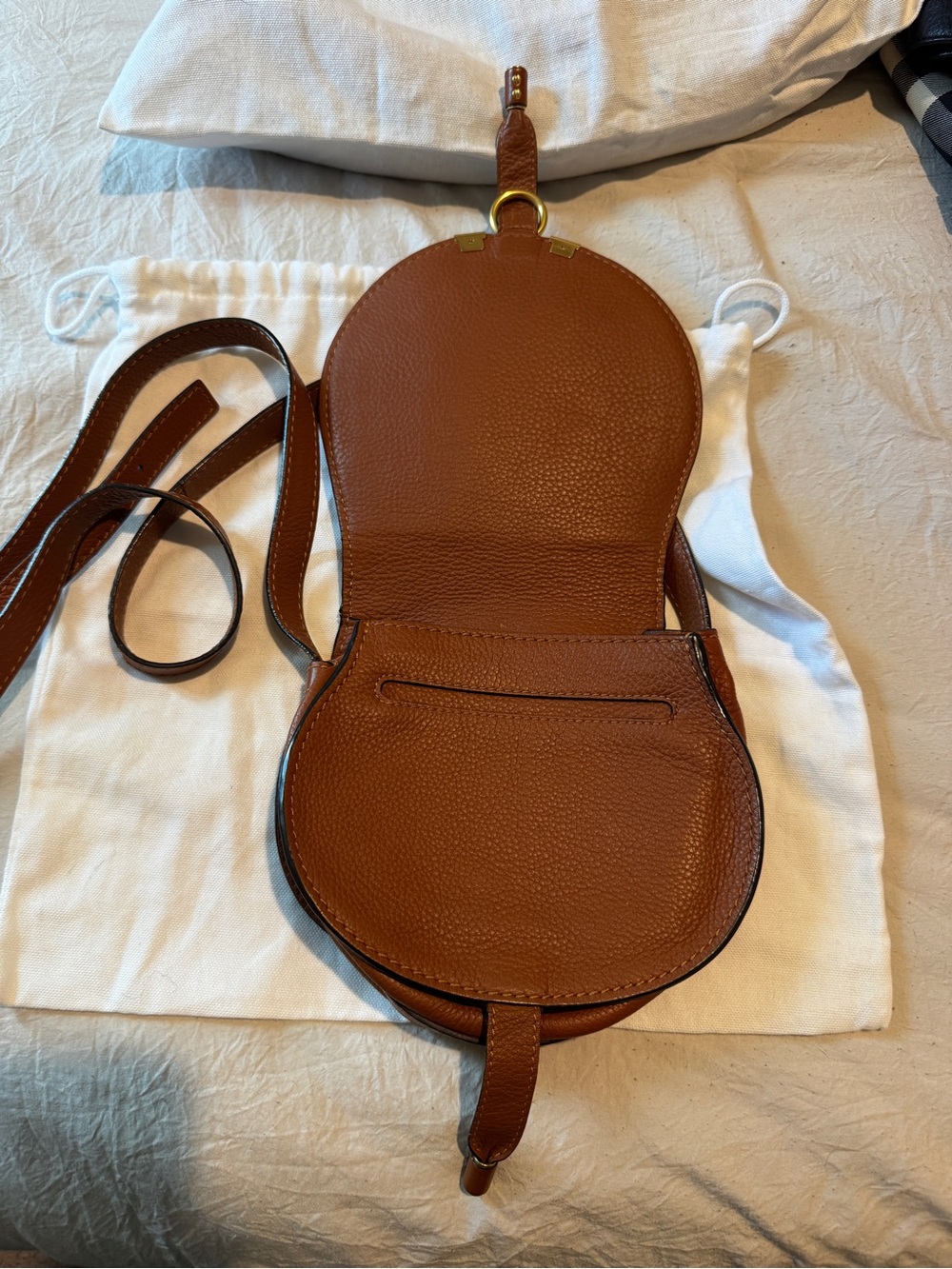 Chloé Marcie Small Crossbody Bag in Grained Calfskin - Tan - Picture 6 of 13